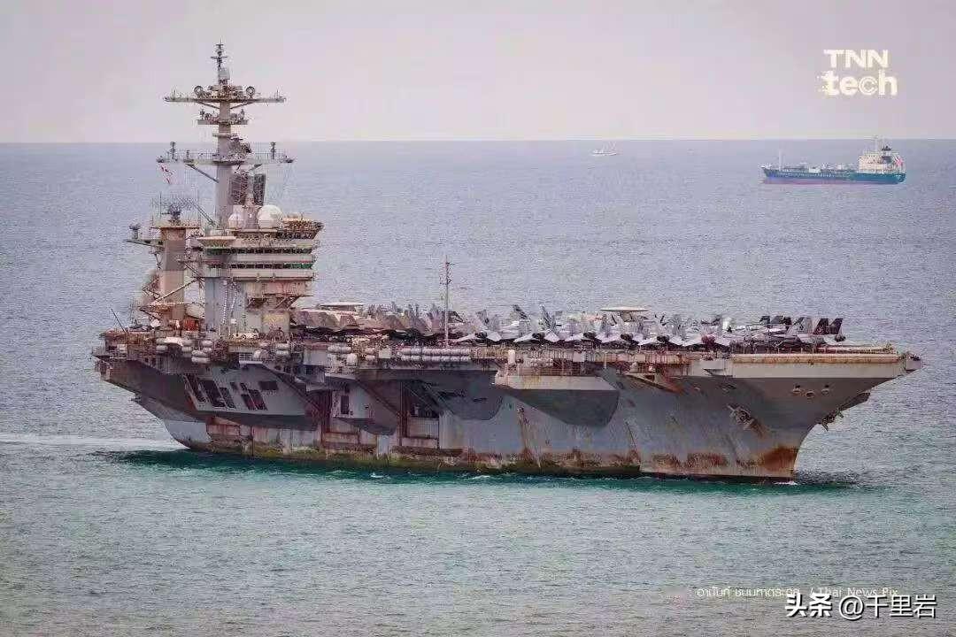 别笑话美国航母破……
传说中舰员快自杀成风的美国林肯号航母终于开进了泰国芭提雅，
