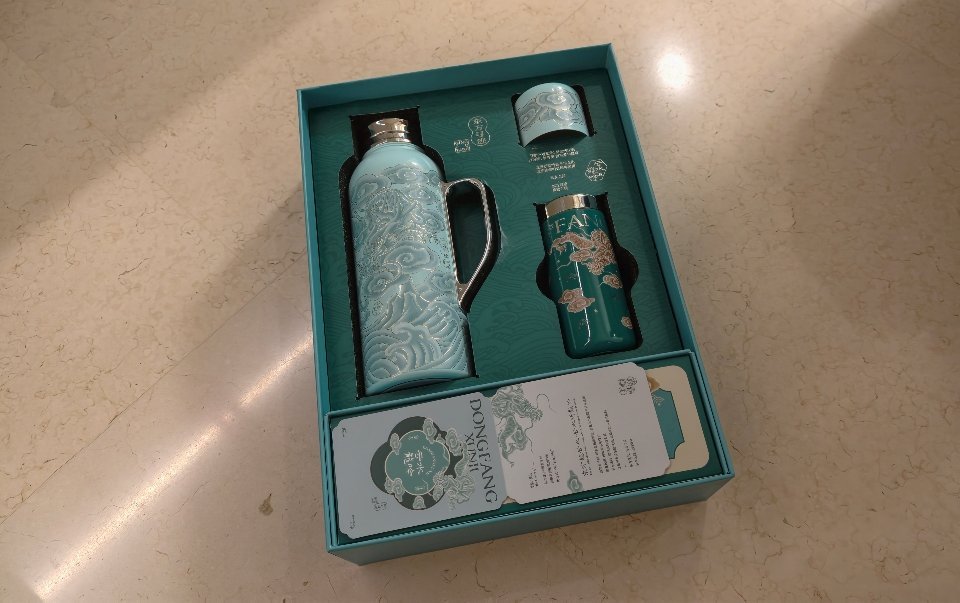 周末好，加一个端午礼盒华丽的暖水壶套装，好美丽，记得多喝水哦。评论就行，明天抽 