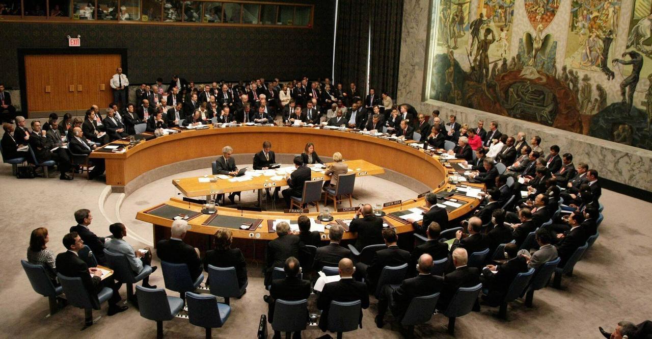 中东的炮火还在炸，平民还在逃，可联合国安理会的停火草案，却被两票直接否了！这张投