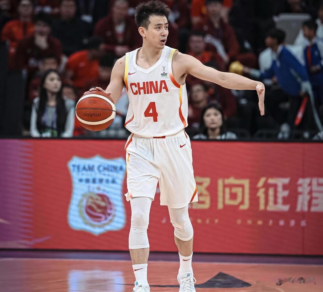 中国男篮今天下午战胜中国台北小组出线，5名球员表现出色！
1.赵继伟‌
开局为中