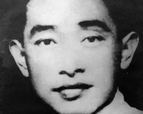 1928年，共产党员梅大栋被捕，敌人为了羞辱他，故意把他和偷牛贼关在一起，谁知偷