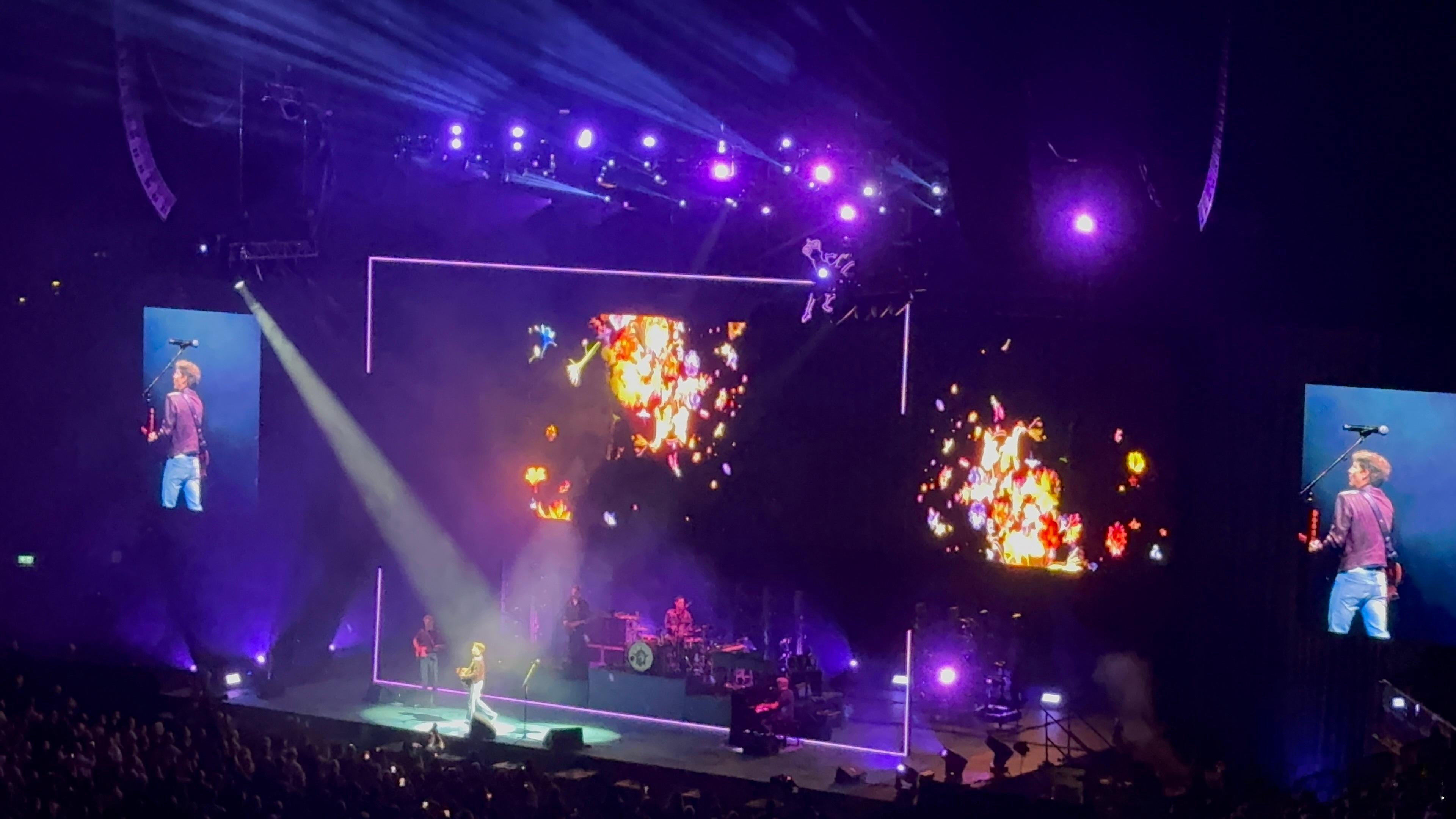 虽然周末连续两个阴雨天但今晚是一个美好的夜晚