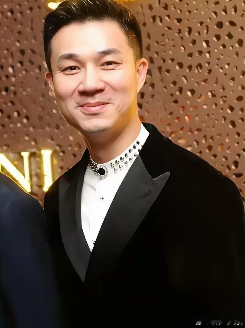 到现在也没明白，许雅钧对S一家也没有比汪小菲好，曾经还经常被传花边新闻，S一家却