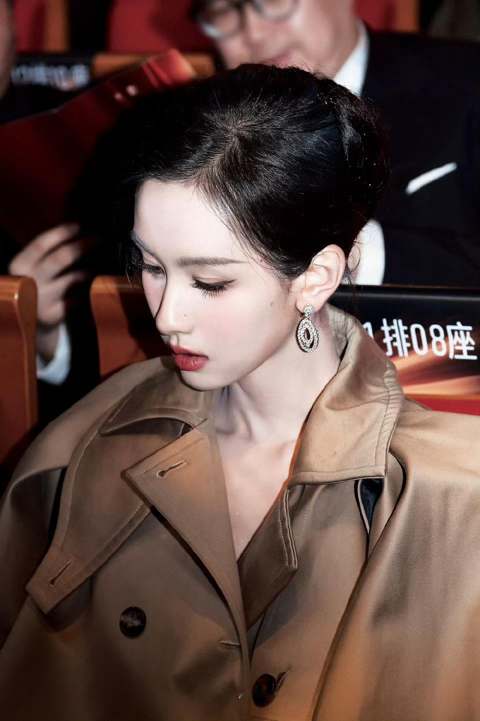 陈都灵 🔔陈都灵楚朝 🔔陈都灵雾妄言 无论这个世界对你怎样，都请你一如既往的