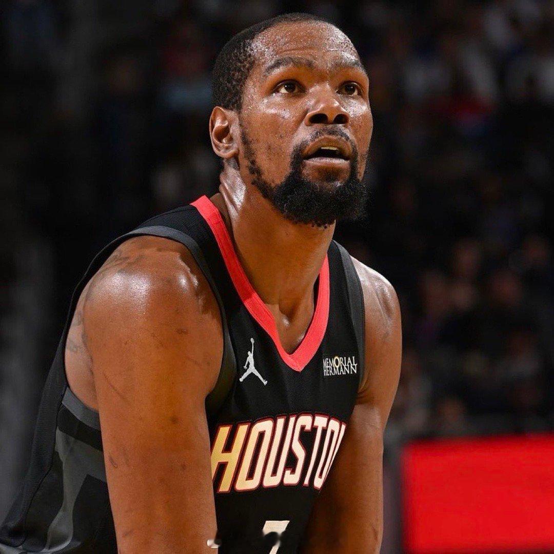 杜兰特本赛季：- 出战78场比赛- 出场时间2840分钟（NBA第2）- 自跟腱