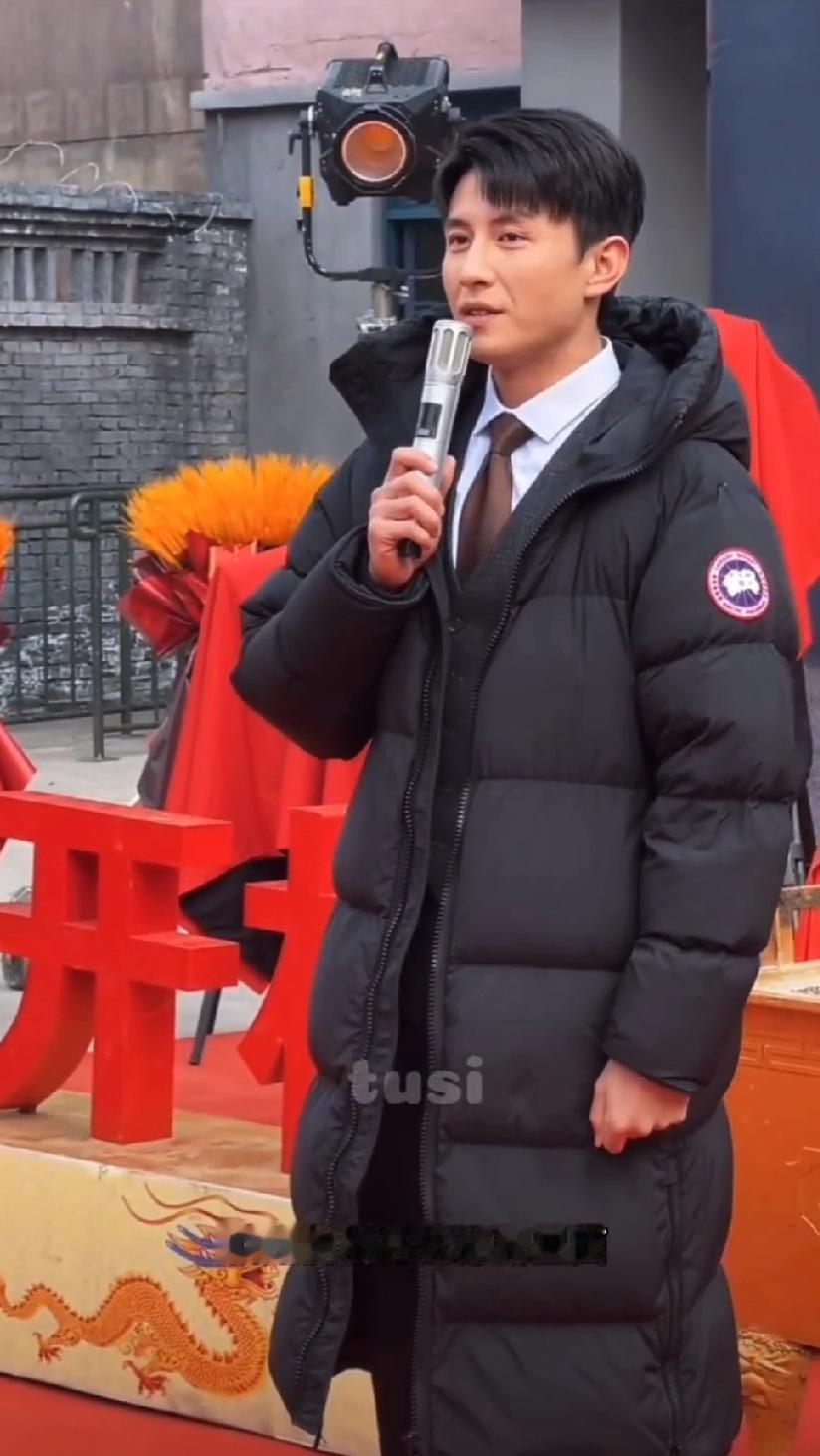 刘萧旭的新戏《无名者之光》今日开机啦！这是和兰岚四搭，还有唐国强等老演员的加入，