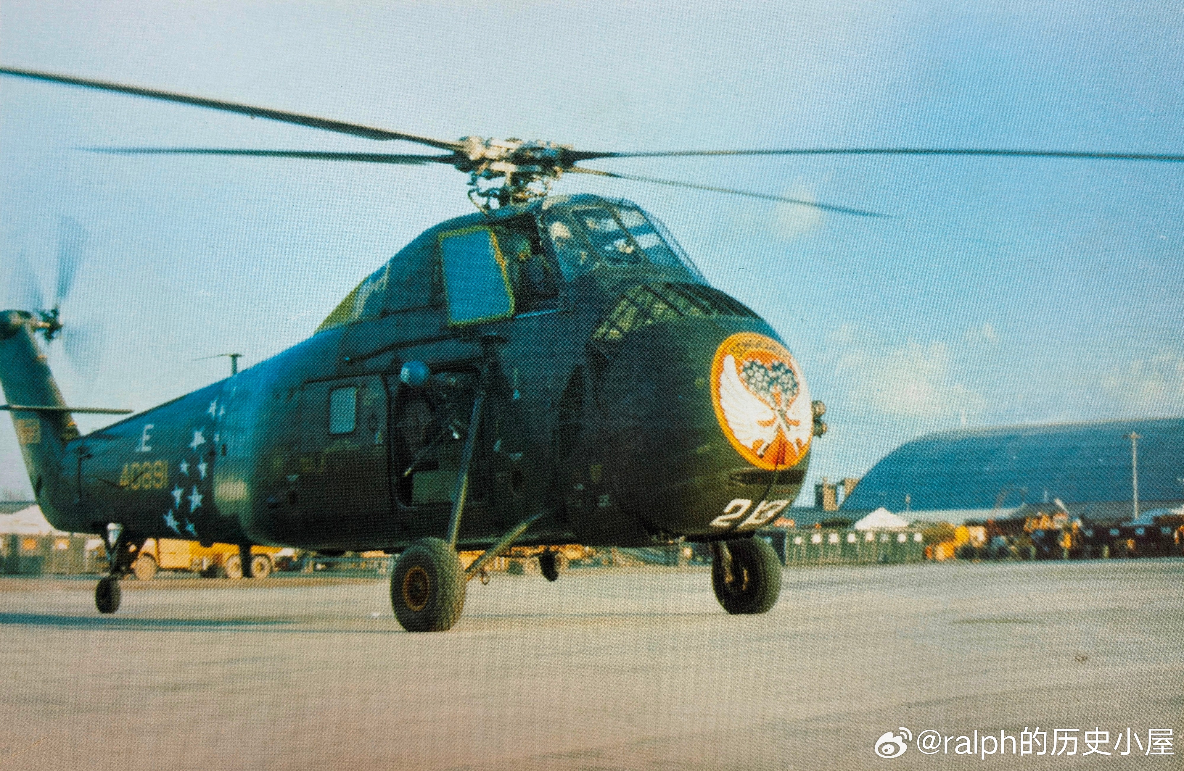 1960年南越空军得到了首批H-34直升机。H-34直升机是美国陆军/海军为西科