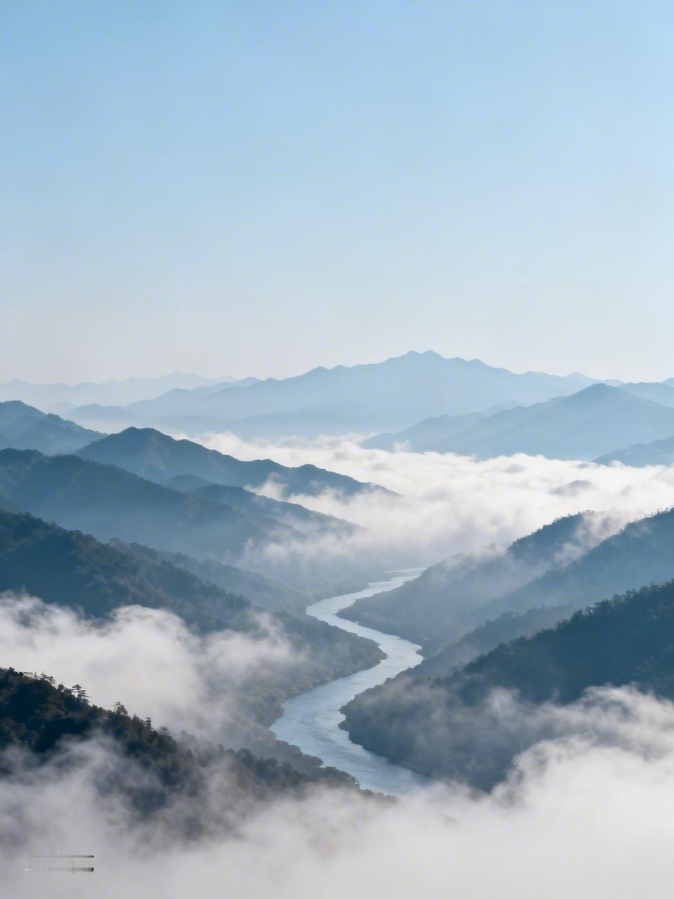 日本“新型军国主义”对中日关系的影响那可太恶劣了。近年来，日本不断增加军费，修改