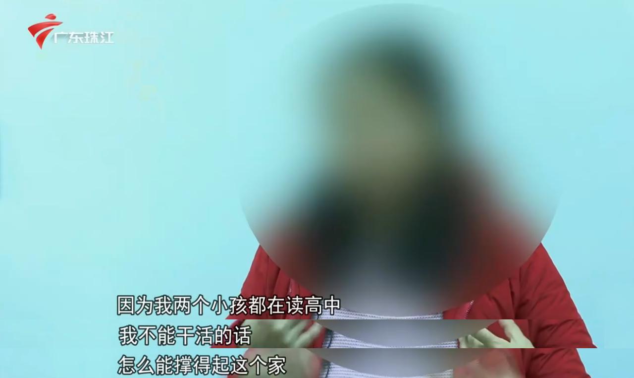 广东，一女子让保姆下楼取快递，对方返回时，看到雇主家3个孩子在楼下玩耍，一时兴起