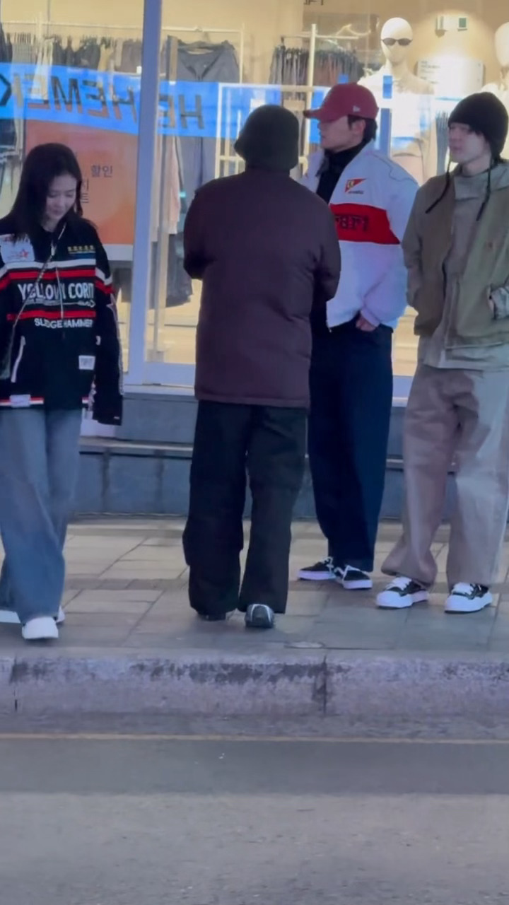 白鹿曾舜晞梁永棋陈鹤一一起去逛街了！！白鹿曾舜晞梁永棋陈鹤一去逛街了偶遇白鹿曾舜