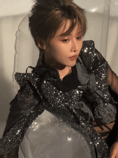 刘雨昕 美背 看舞台就像喝了一杯夏日莫吉托——清爽又上头！《Never Forg