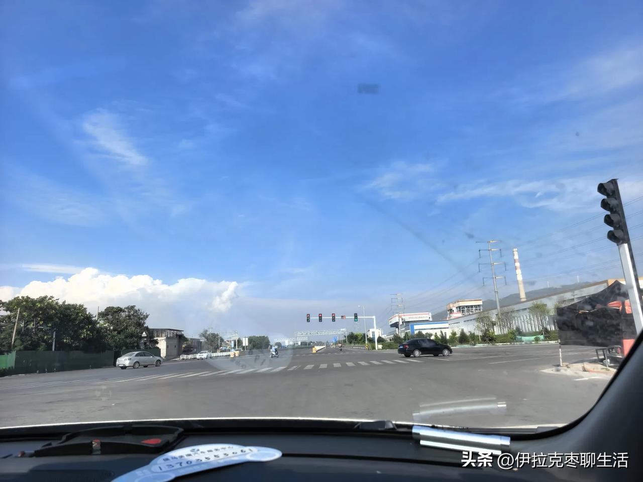 退休后的日常就是吃吃喝喝跳操打麻将，跳操队这周轮我拿机子，因此昨天晚上任凭麻将群