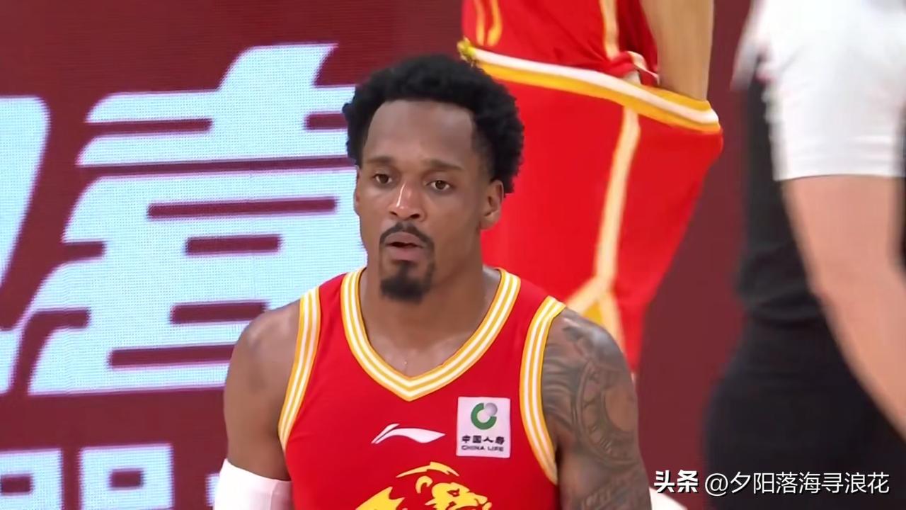 铁打营盘流水兵，兜兜转转对手变家人家人变对手！CBA就是这么好看。
上一届还是针