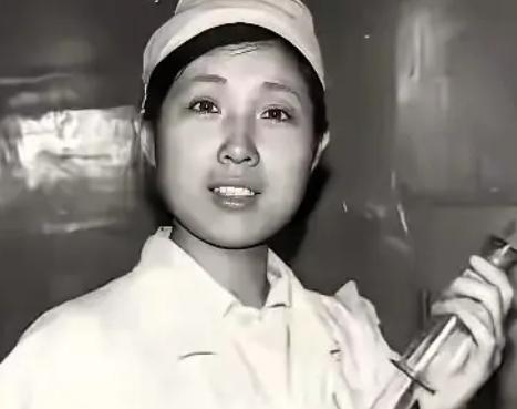 1999年，黑龙江19岁护士捡回个10岁男孩，为养他12年不谈恋爱不结婚。男孩生