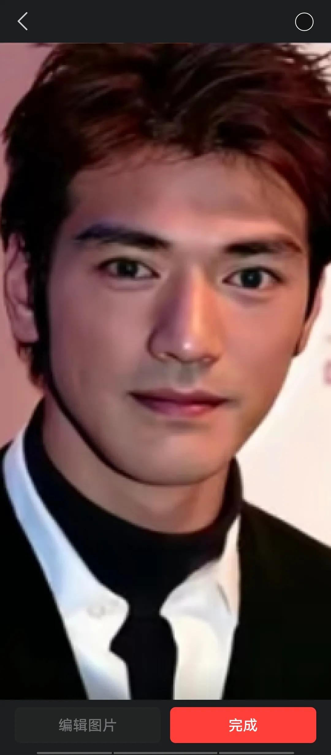 金城武被称为亚洲第一帅真不是吹的，五官轮廓都堪比世界第一帅的阿兰德龙，他在世界上