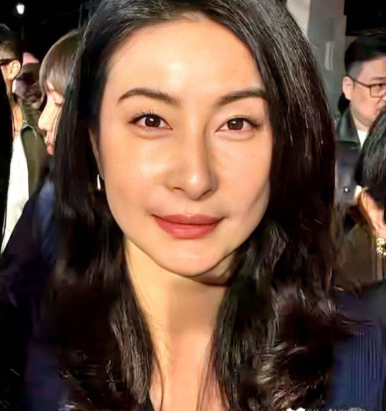 一场婚讯传得满天飞，结果连个准话都没等来，这事到底能撑多久？
娜然这波豪门路线，