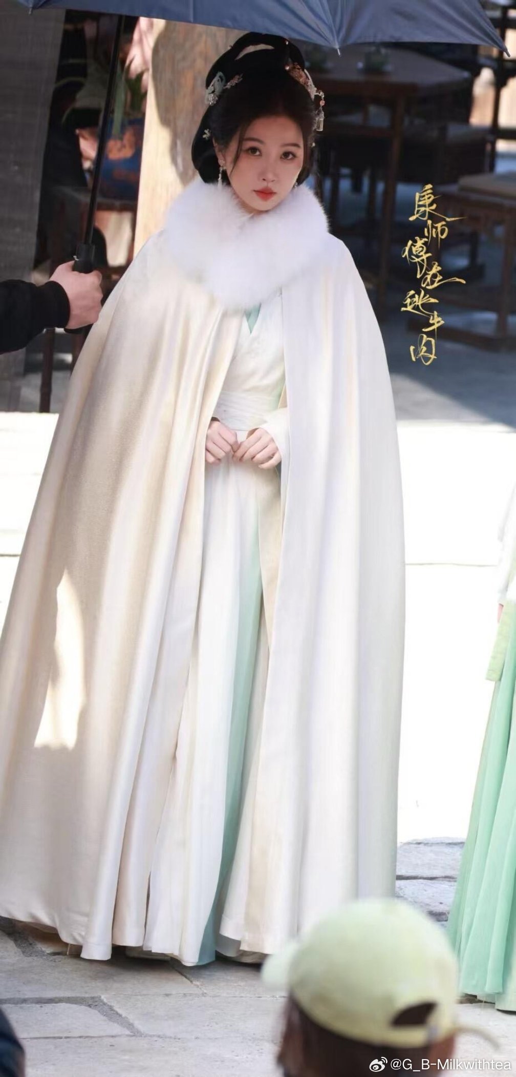 主母在外：冷脸 威严主母实则：萌萌的小猫~ 