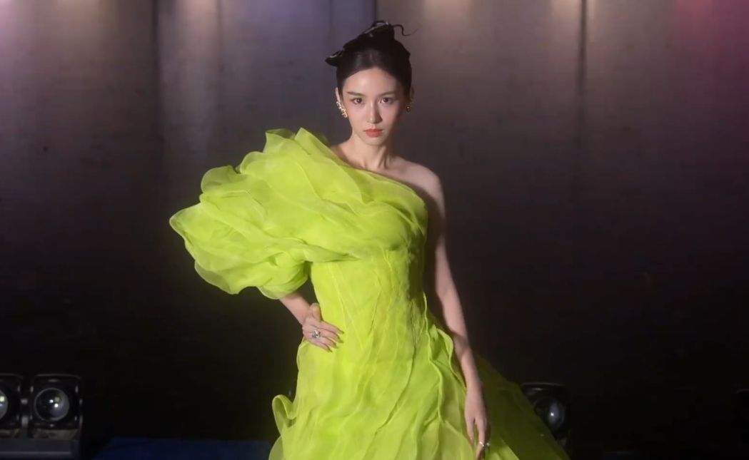 周也VOGUE绝色红毯cut261023#周也# #女神# #性感#