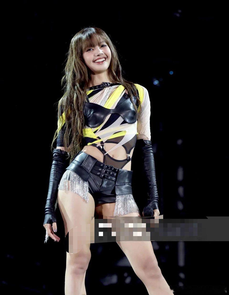 Lisa正常妆容多甜，非得搞抽象 ​​​