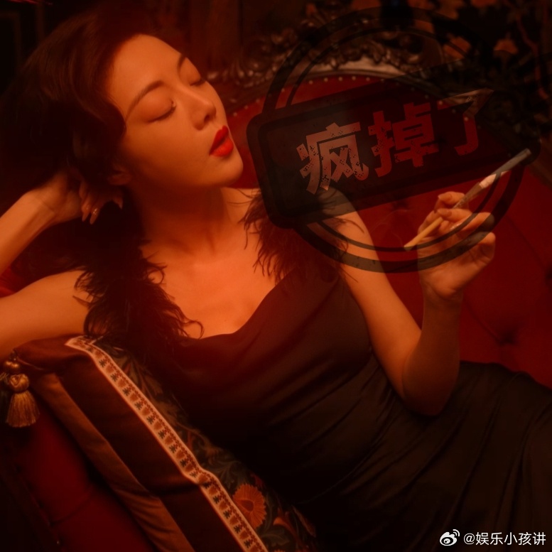 电影即兴谋杀定档即兴谋杀古堡惊魂夜 古堡的每一扇门后都可能藏着危险。何思怡在探索