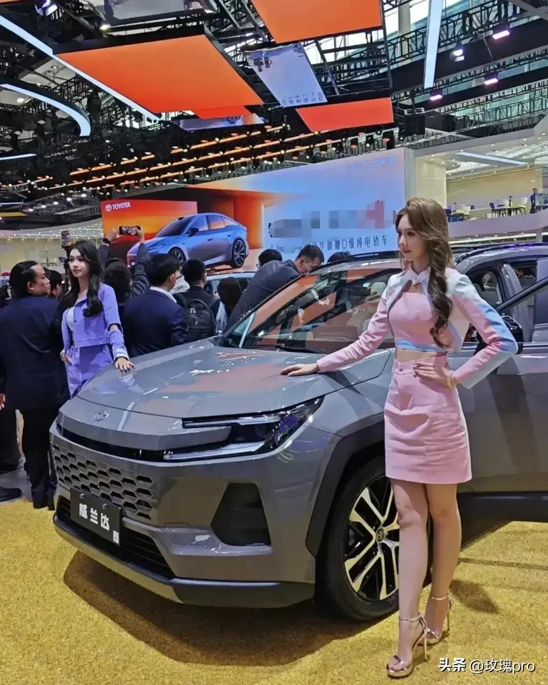 赤裸裸的现实来了，加满50升油箱:
美国：    约 325 元
中国：    