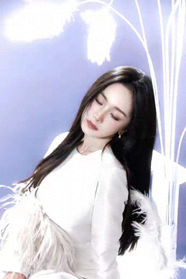 杨幂，一颦一笑，宛如仙女降临