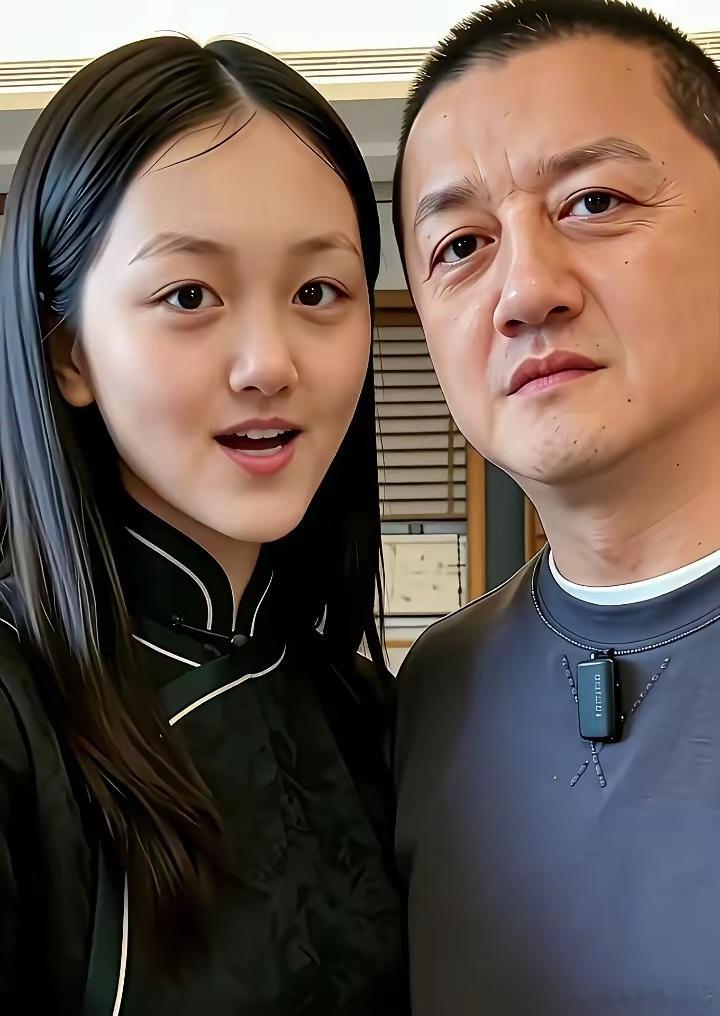 李嫣女大十八变，越变越好看，兔唇经过多次的手术，现在已经完全看不出来以前的样子，