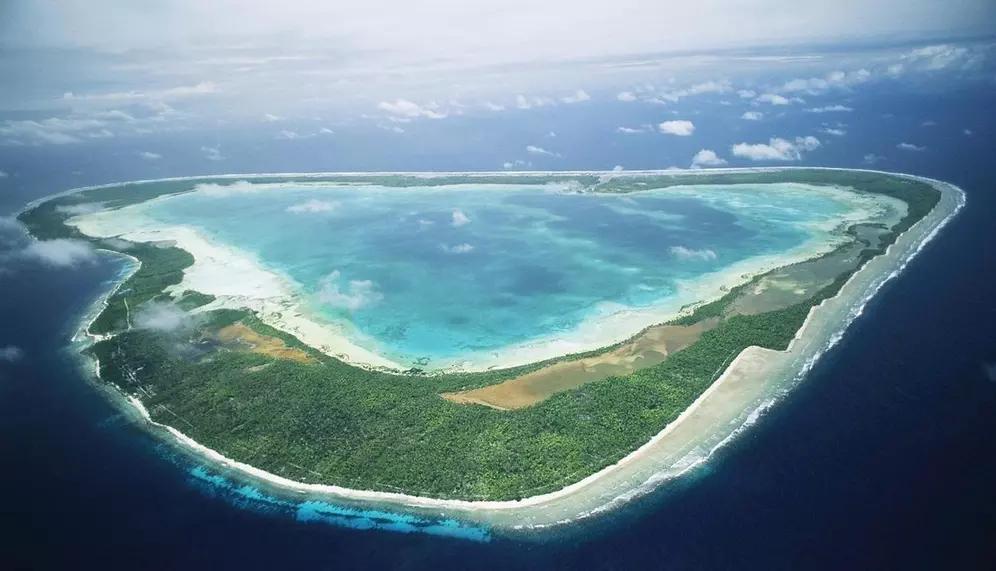 一个即将消失的国家，曾改弃中国，现在又厚着脸皮求中国。基里巴斯这个国家，快被海水