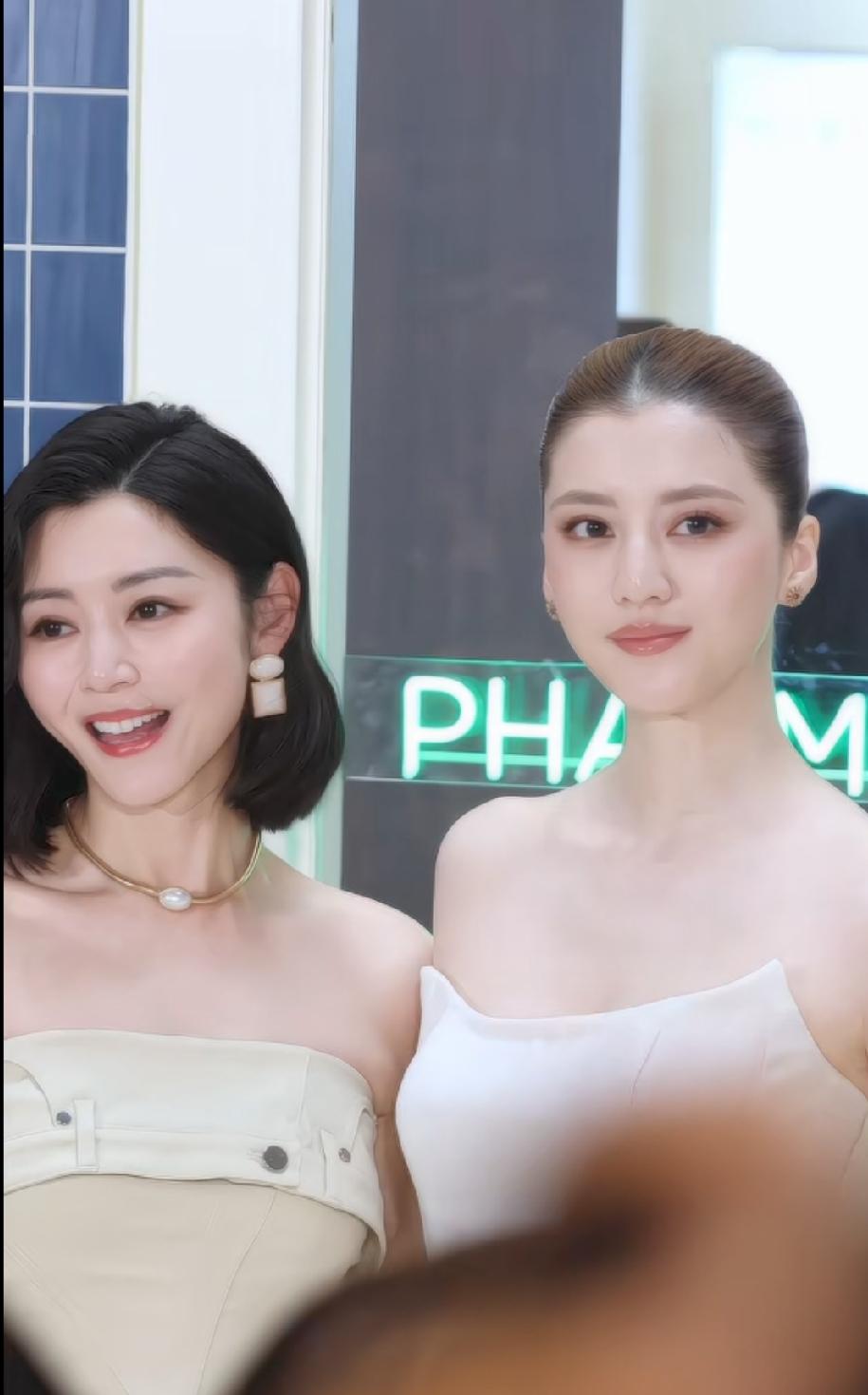 卫诗雅吴千语同框，两种风格的熟女感

卫诗雅给人一种为人谦和，温柔踏实的感觉，很