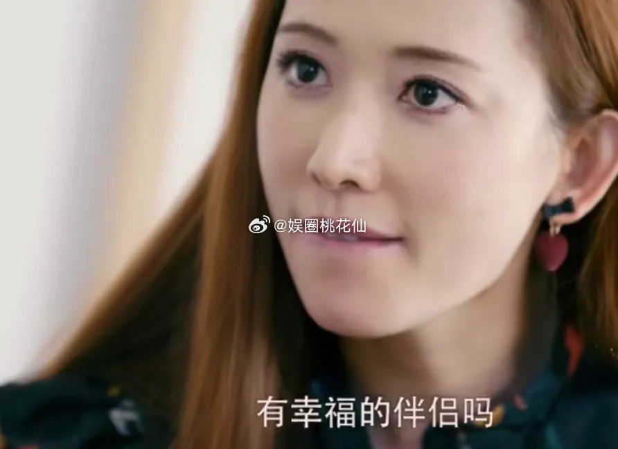 林志玲对婚姻的看法，透着一种温和的坚持与清醒。她愿意相信世间存在美好的婚姻，这份