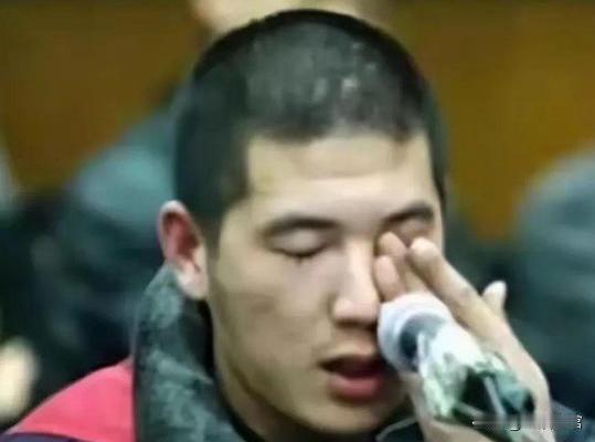 2006年，北京一位因与城管冲突而刺死城管的街头小贩，被判以