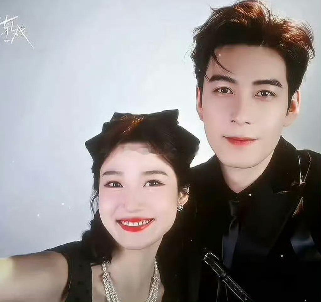 陈星旭，卢昱晓轧戏同框营业 