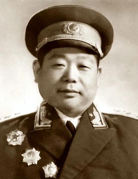 1999年5月，得知南联盟大使馆被炸这个消息后，84岁的陈锡联老将军勃然大怒、拍