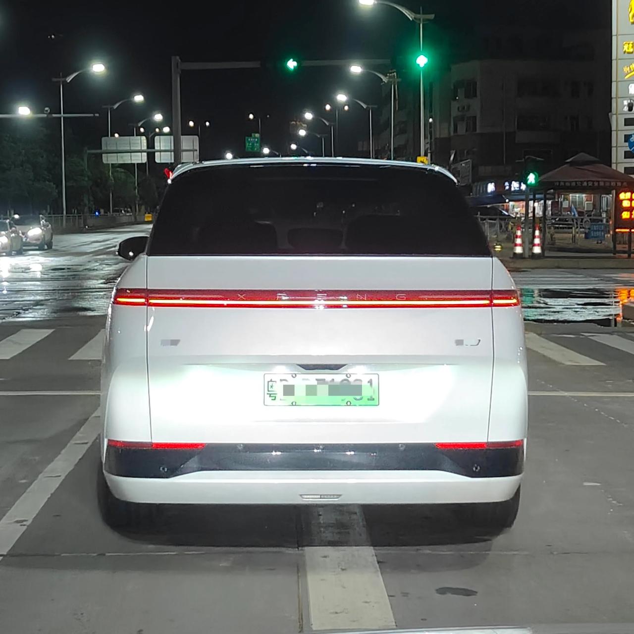 这种工业设计真的是……一言难尽

感觉现在国内稍微超前一点的自主工业设计都会被喷