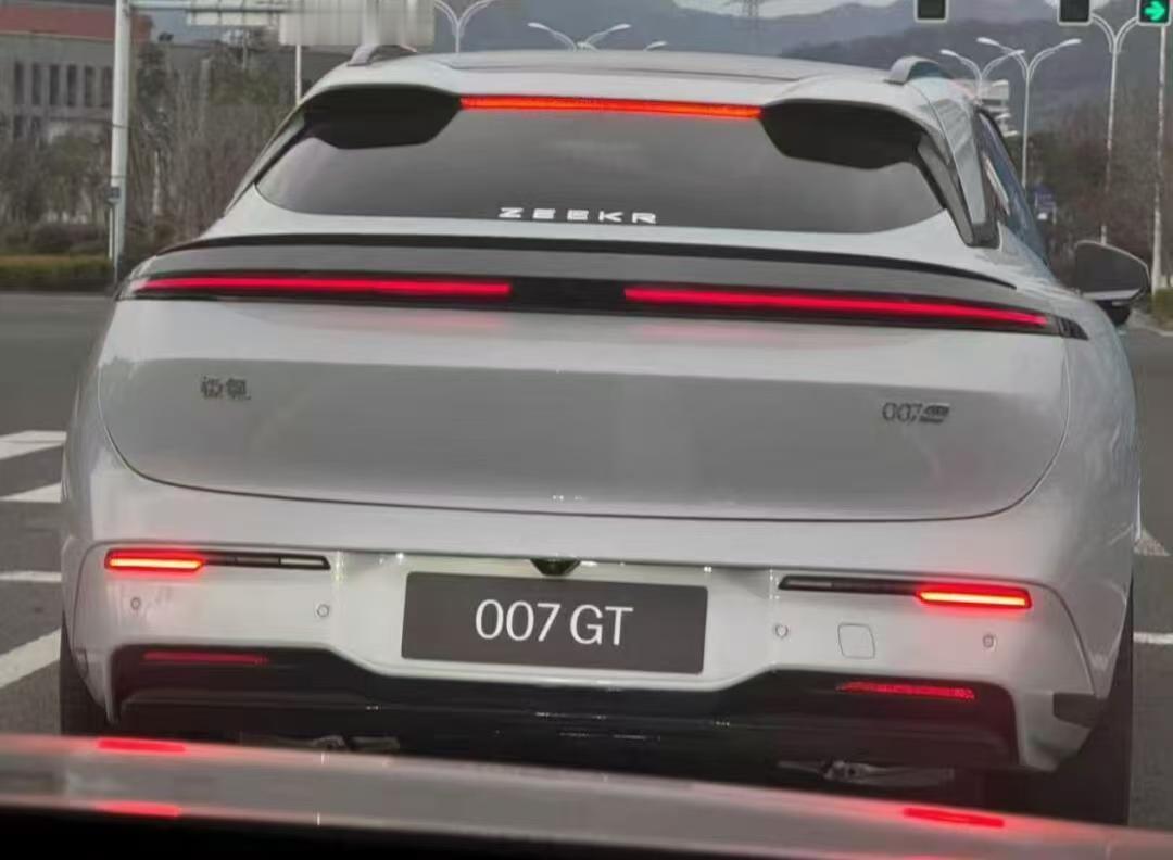 路遇007 GT，确实有型啊，刹车灯放下面了？ 