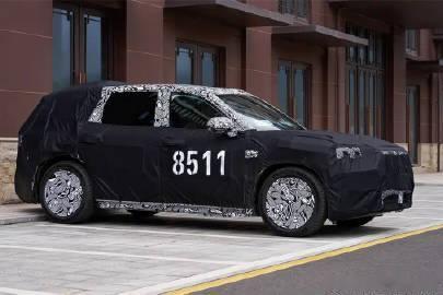 据说是极氪8X的最新谍照，既不像7X那么圆润，也不像9X那么方正，不知道会不会又