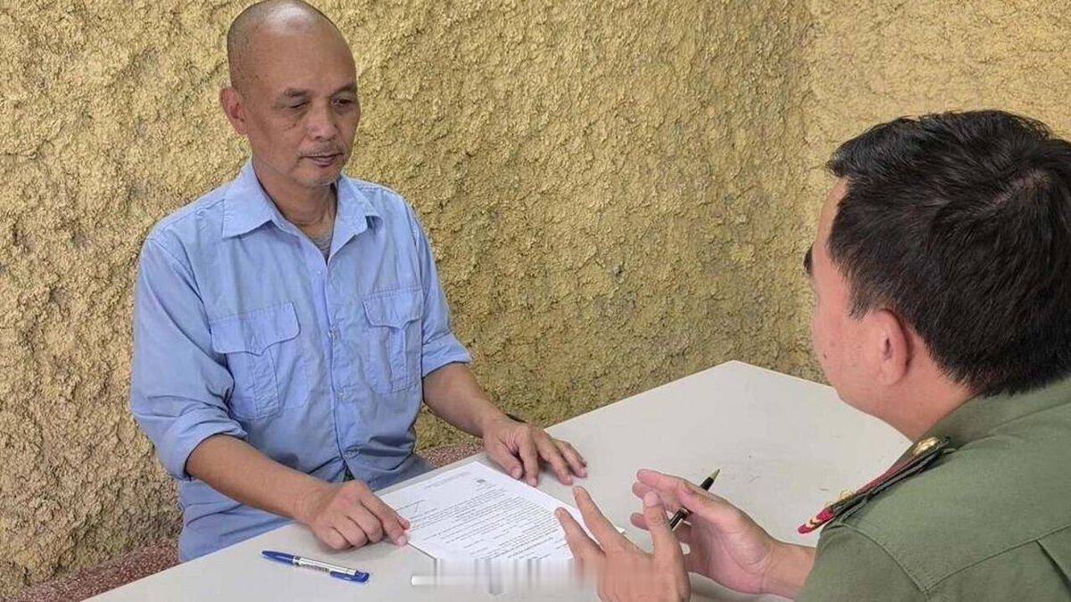 东南亚 越南作家阮清南被捕，因他今年五月出版书籍《与清的故事——光的新记述》。越