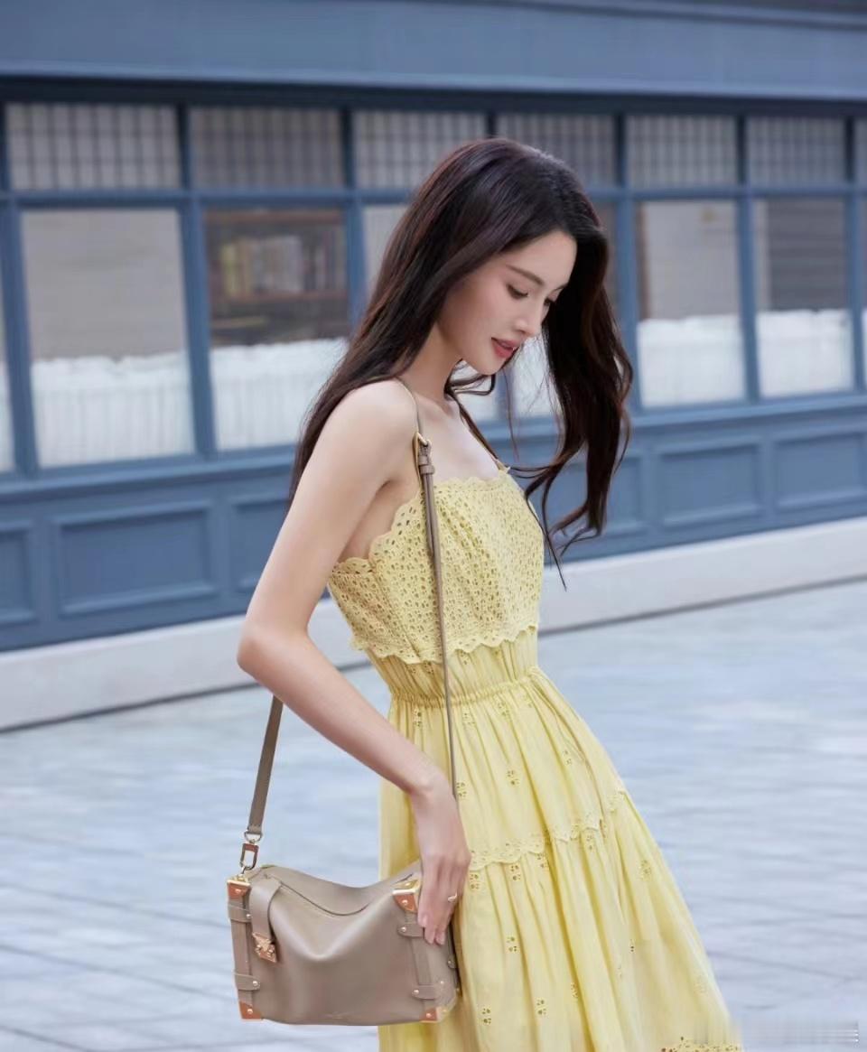 金晨的脸真经不起细看呀 ​​​