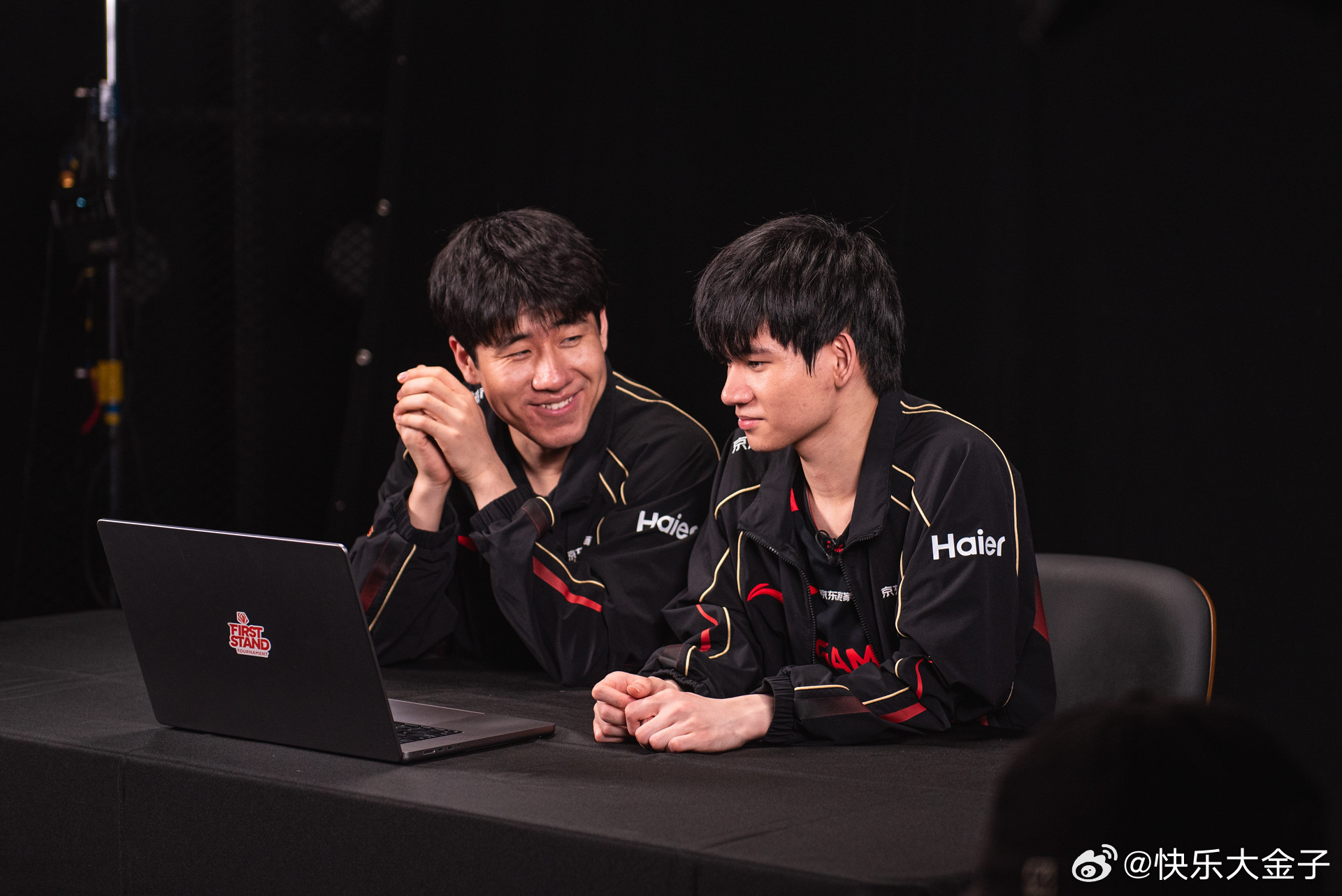 JDG媒体日返图陆续更新差不多是北京时间今早四点多开始的，感觉选手们调作息也挺辛