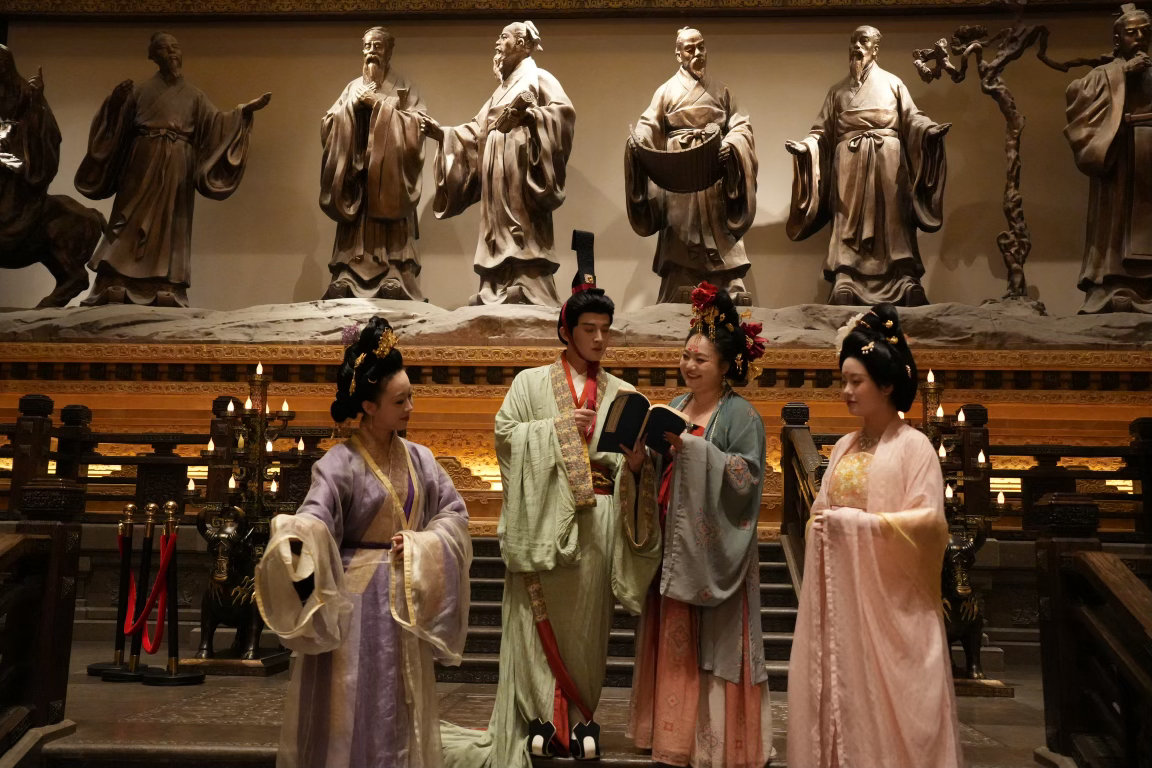 五一穿汉服免费游兴汉胜境 这些年各地汉服活动我没少看，说实话，大部分看个开头就能