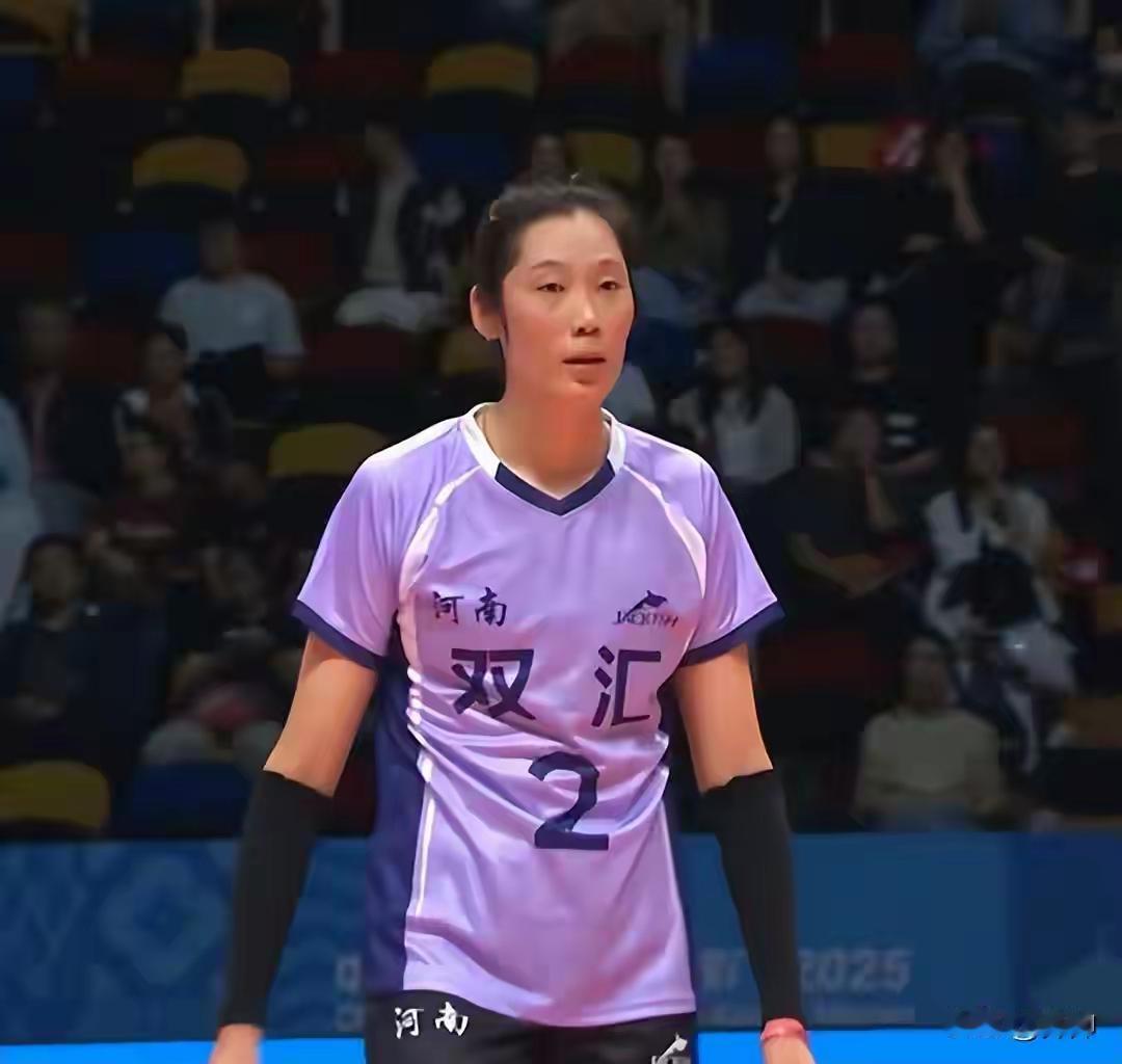 朱婷又当爹又当妈，让河南女排成为夺冠大热门。
河南女排由于朱婷的参与，马上变成了