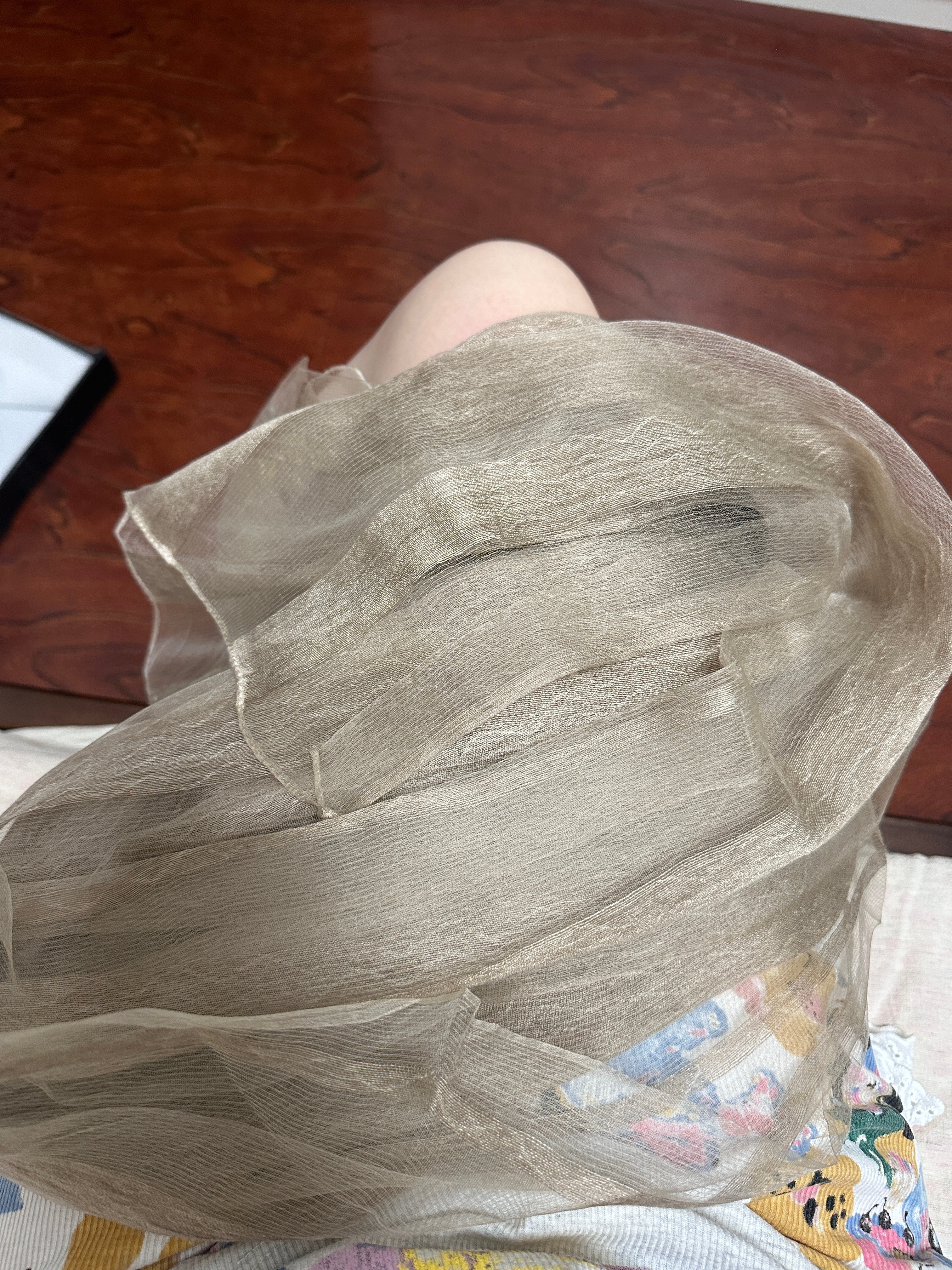 嗯..我妈问我大夏天买围巾干嘛有没有可能是搭衣服的look我妈：发神经 
