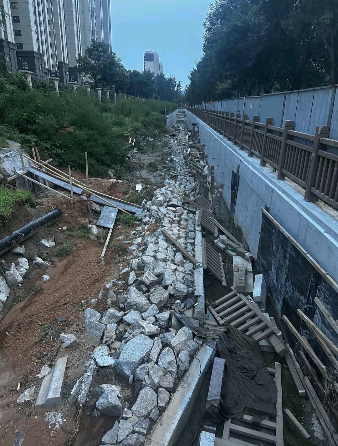 看图我隐约看着像邹平呢？