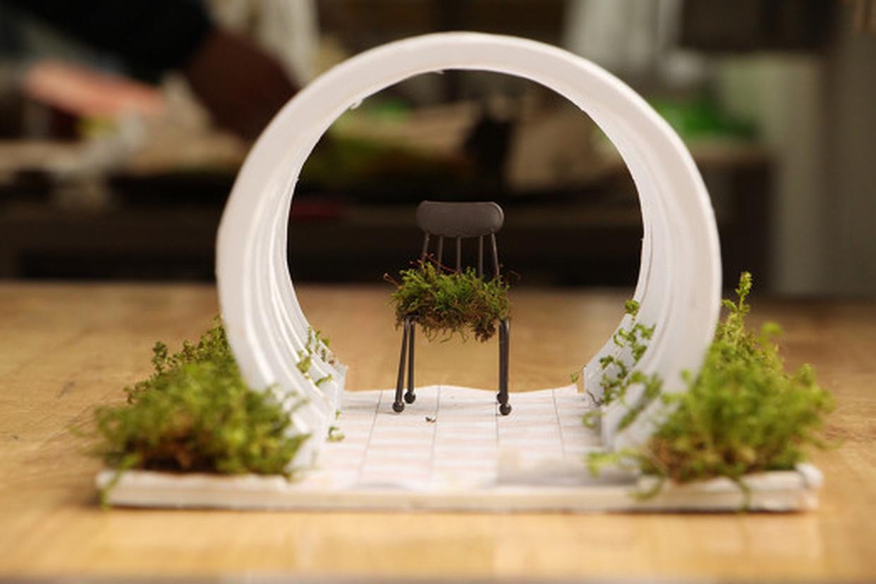 洒脱咖啡0Zz的这首《早春.8》，着实令人惊艳。“秋千小院洒斜阳，软雨疏烟笼翠香