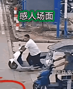危难时刻，总有好人出手，感人的场景温暖人心。