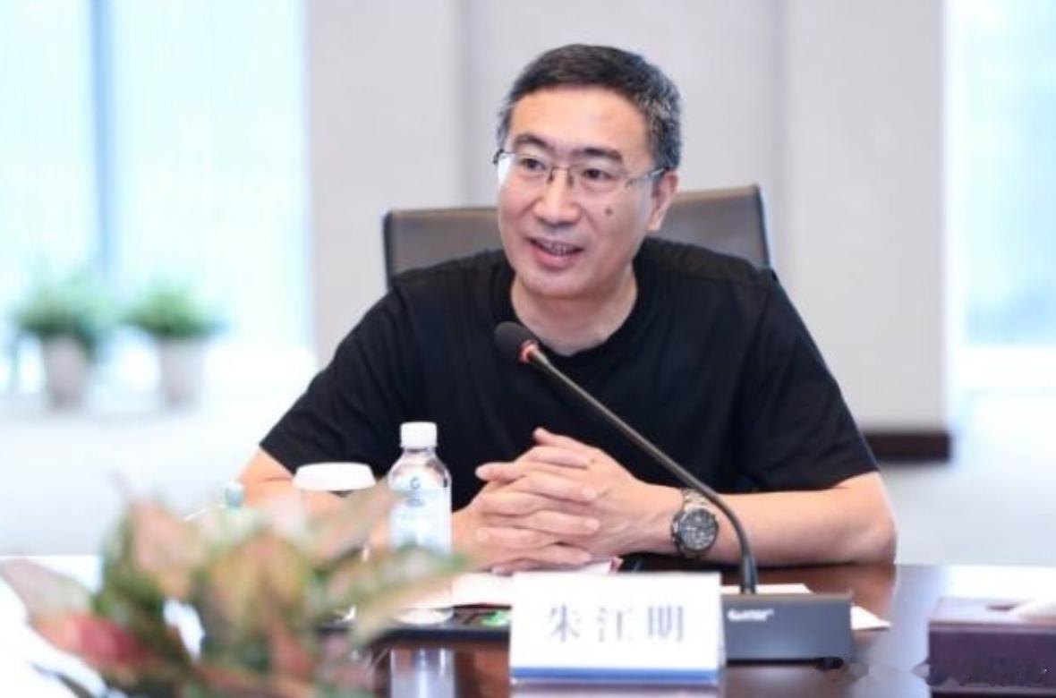 零跑汽车 12月11日，零跑汽车发布自愿公告，公司创始人、董事长兼CEO朱江明及