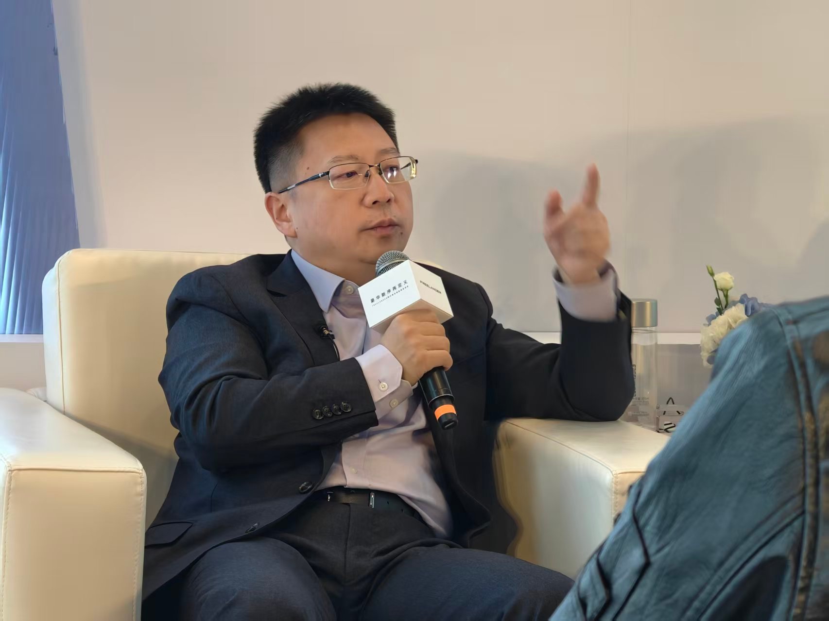 文飞：FREELANDER 规划的 6 款产品会保持全系 SUV，没有规划轿车。