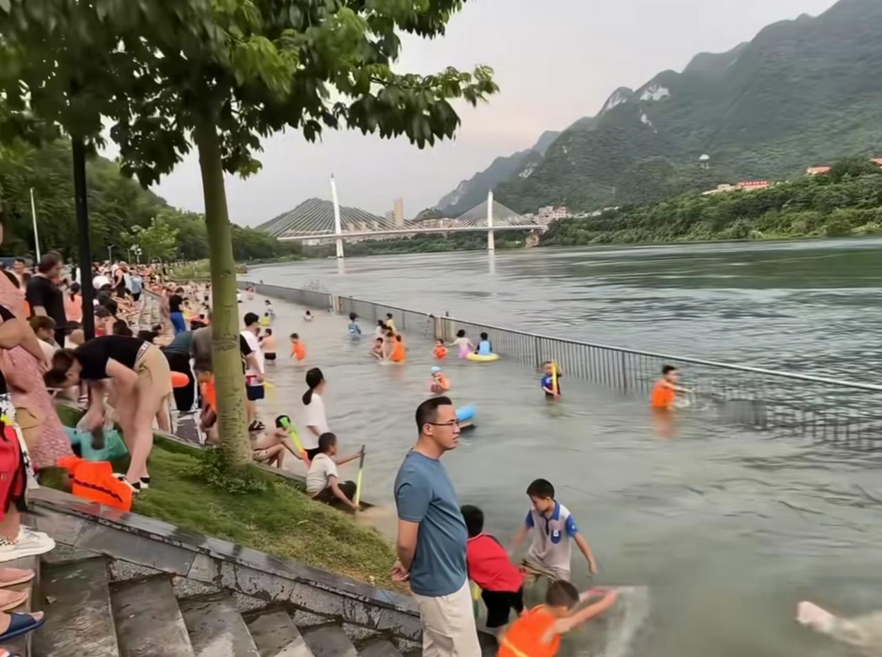 这是哪个城市的地方政府，我感觉还真为老百姓办实事，必须得夸一夸！

在自然的水域