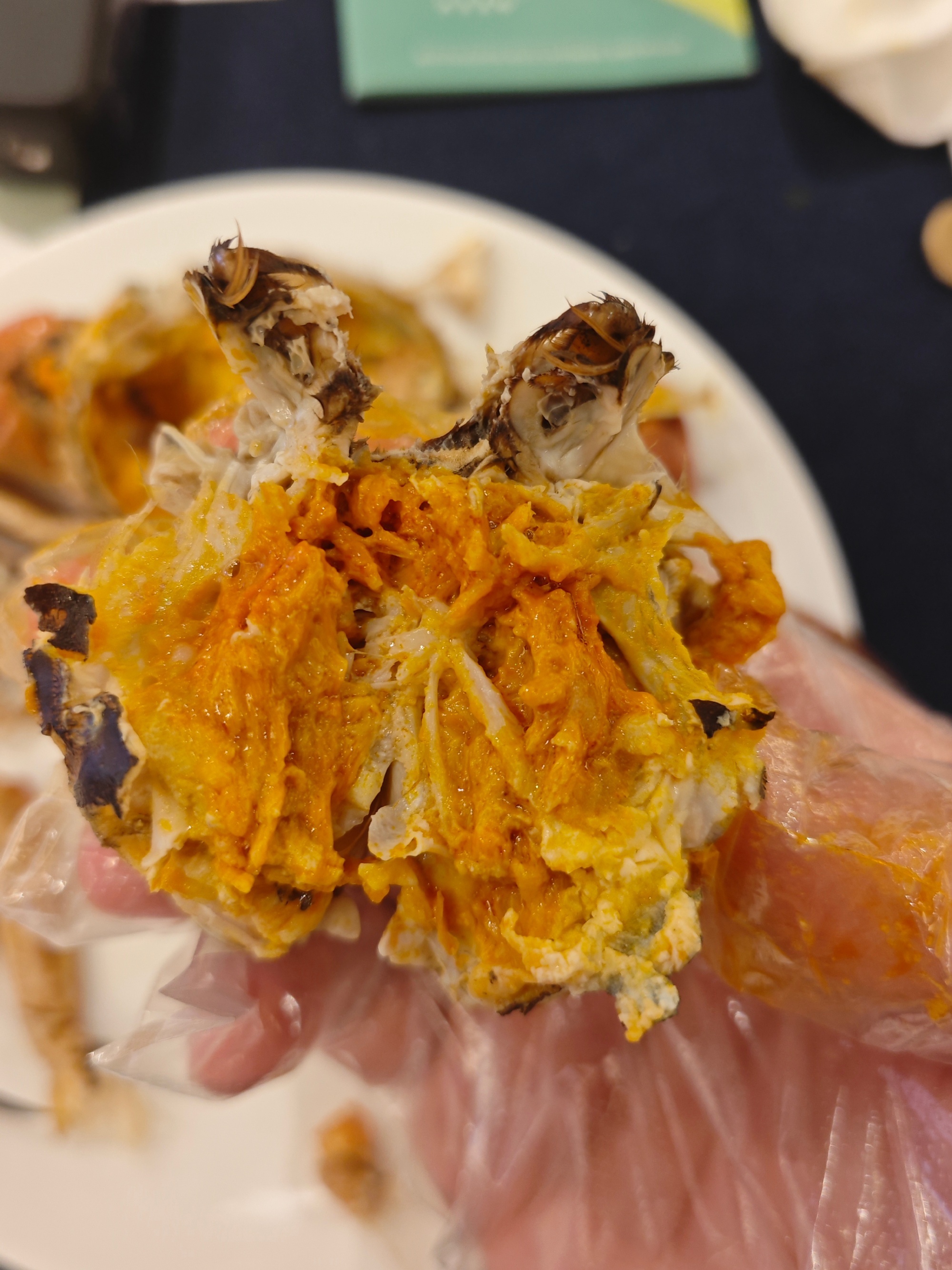 烟火气十足的老牌蟹料理同安煎蟹承载家族几代味道，港式炒蟹是街头热门硬菜，节目融合