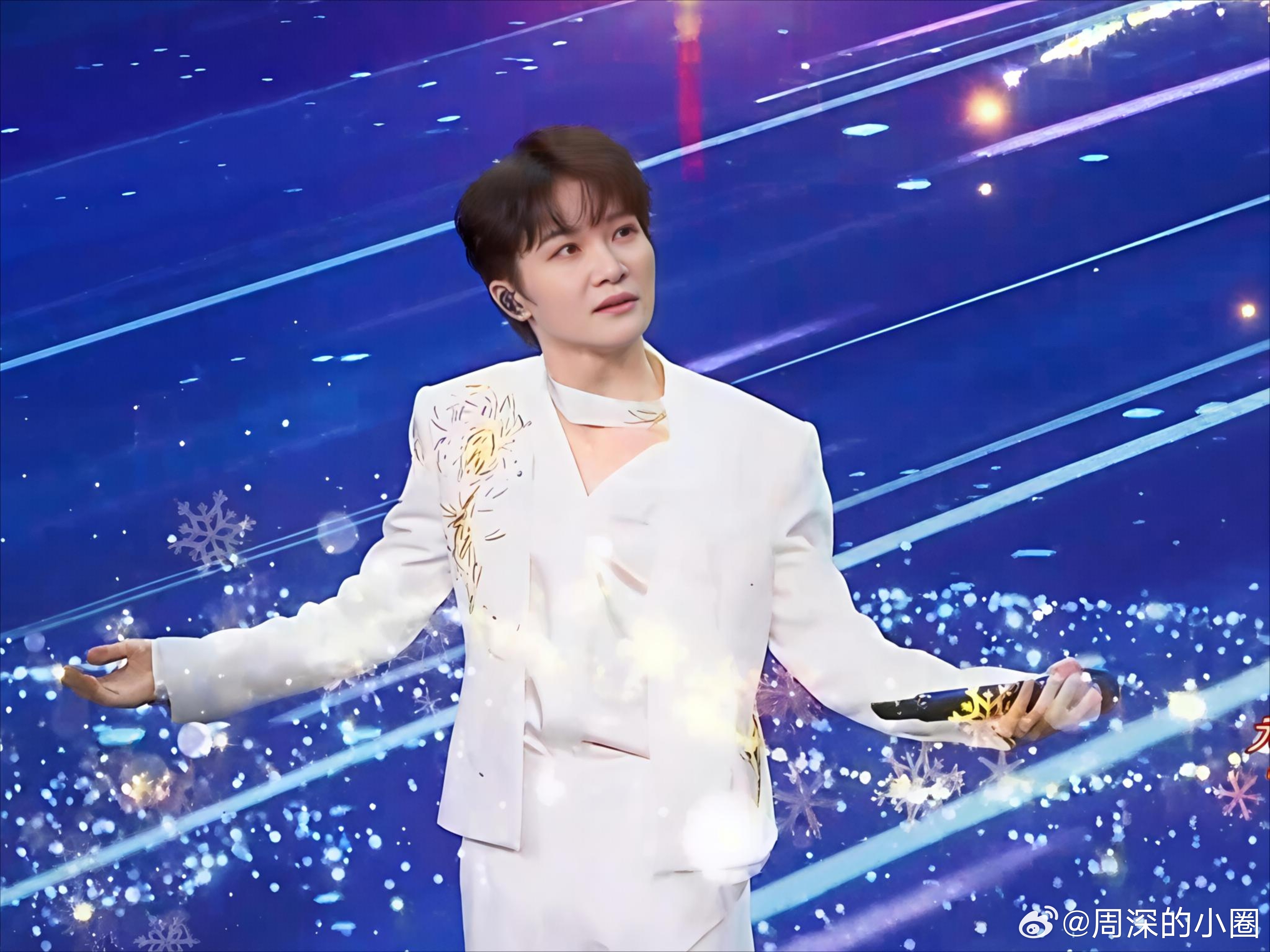 周深  周深新歌背着山的人上线 【圈宝和米说晚安】未完的梦在路上，依依等待的星辰